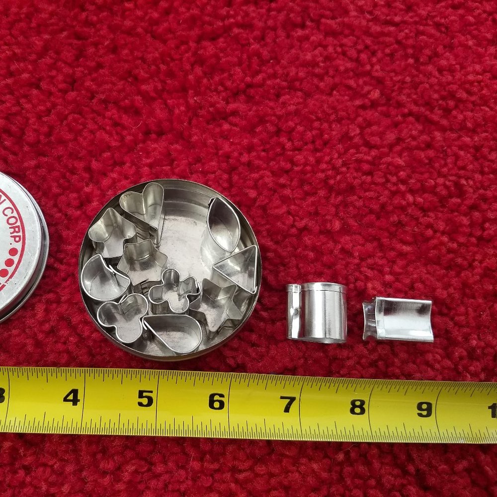 vintage 70s 12 mini aspic jelly cookie cutters set in tin - Picture 4 of 6